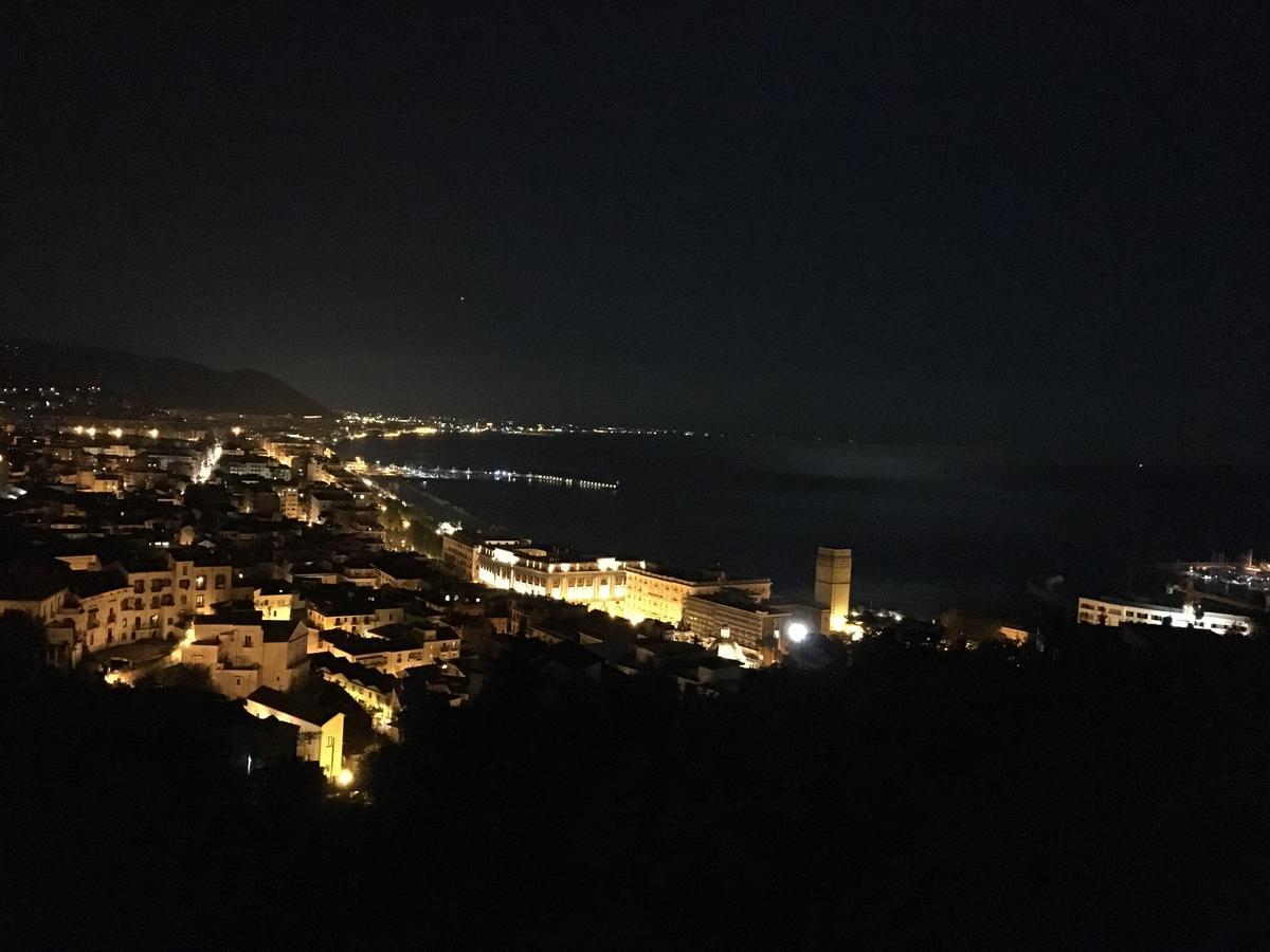 B&B Katerine Salerno Bagian luar foto
