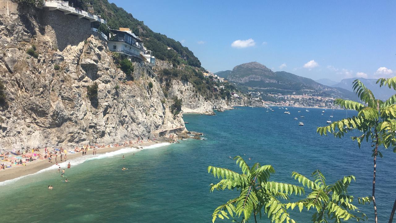 B&B Katerine Salerno Bagian luar foto