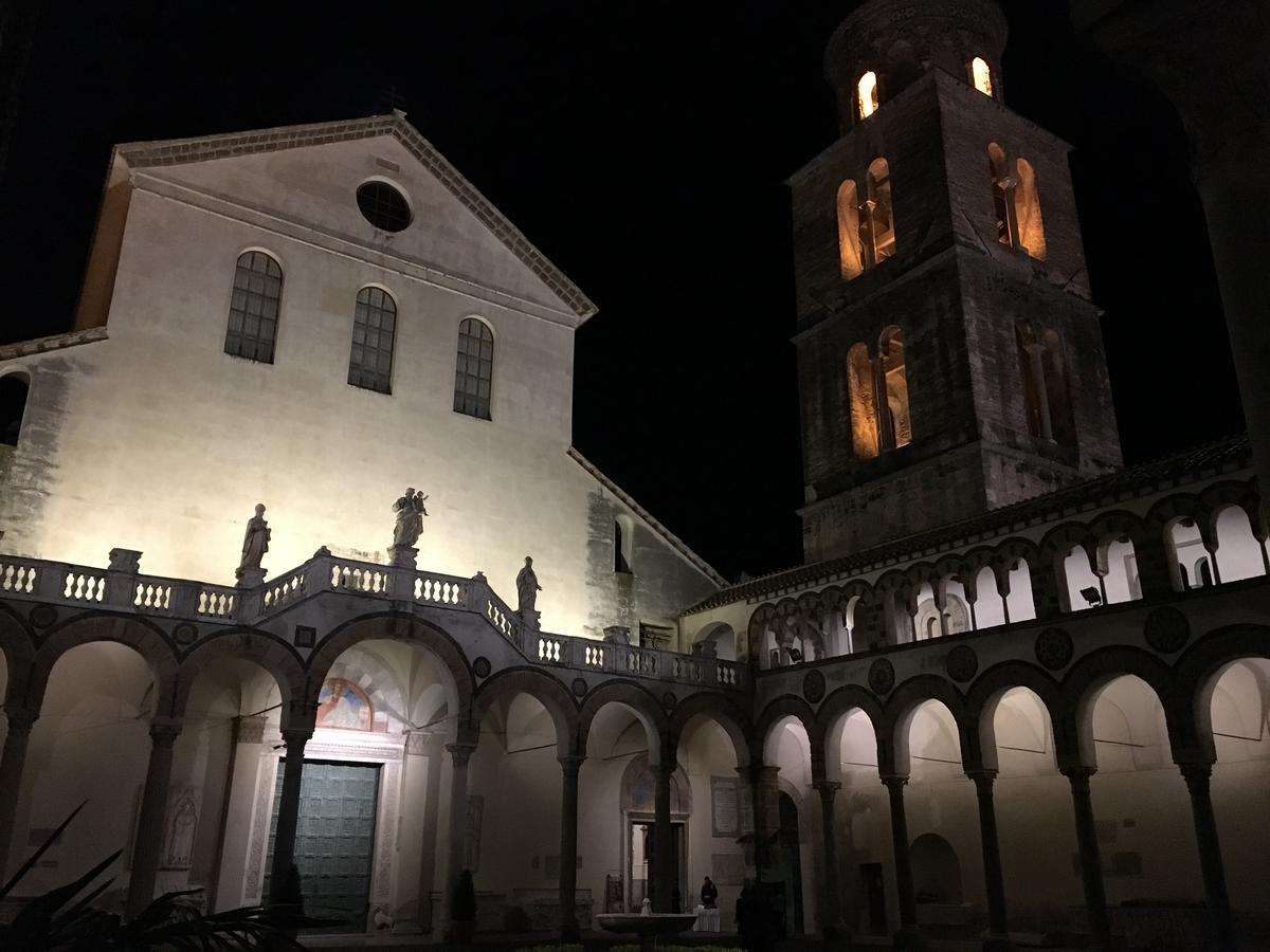 B&B Katerine Salerno Bagian luar foto