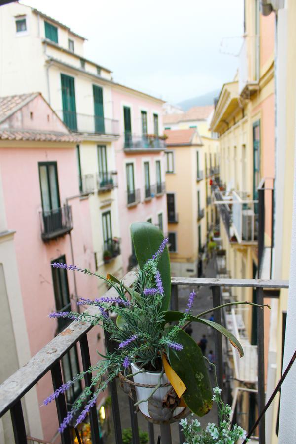 B&B Katerine Salerno Bagian luar foto