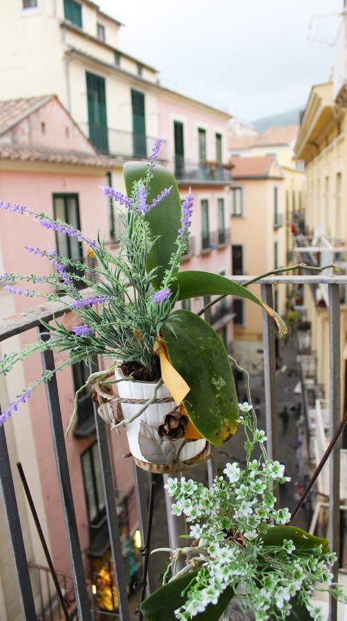 B&B Katerine Salerno Bagian luar foto